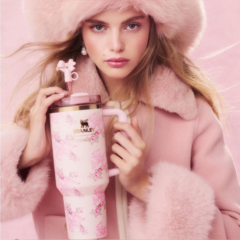 🎀STANLEY X LoveShackFancy 🎀 Limited Edition 40 oz Tumbler Rosa Beaux Pink